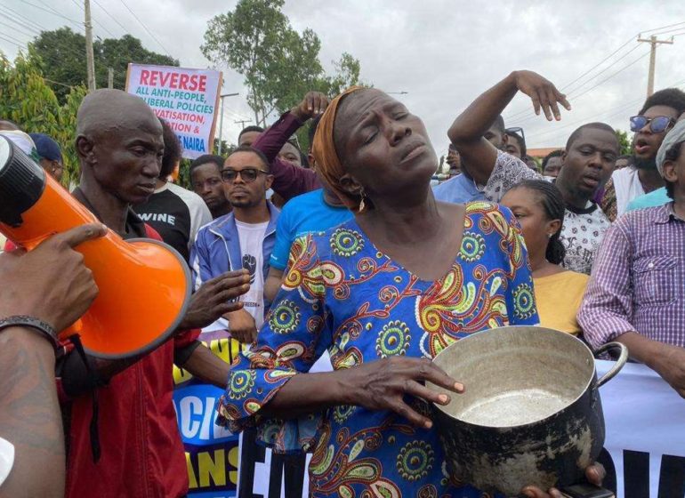 Viral photo of woman holding an empty pot at a protest ground in Lagos