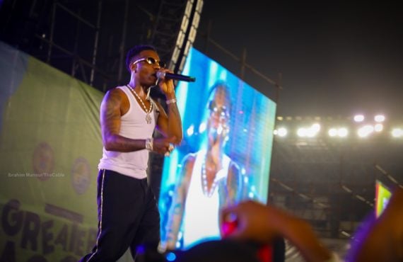 VIDEO: Burna Boy walks off stage as Wizkid, Olamide perform…