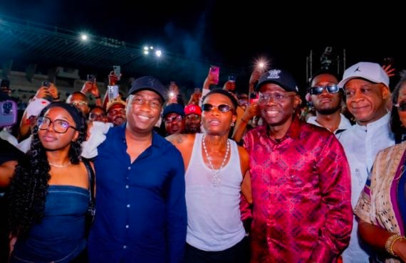 VIDEO: Burna Boy walks off stage as Wizkid, Olamide perform…