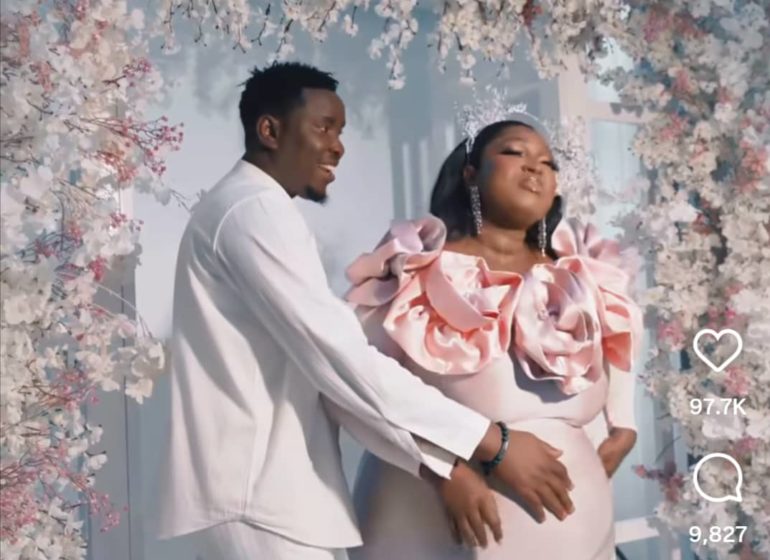 Singer Victor Thompson, wife expecting first child after 5 years of marriage