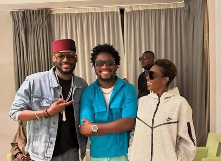 ‘Recent or old?’ – photo of 2Baba, Annie hanging out sparks reactions